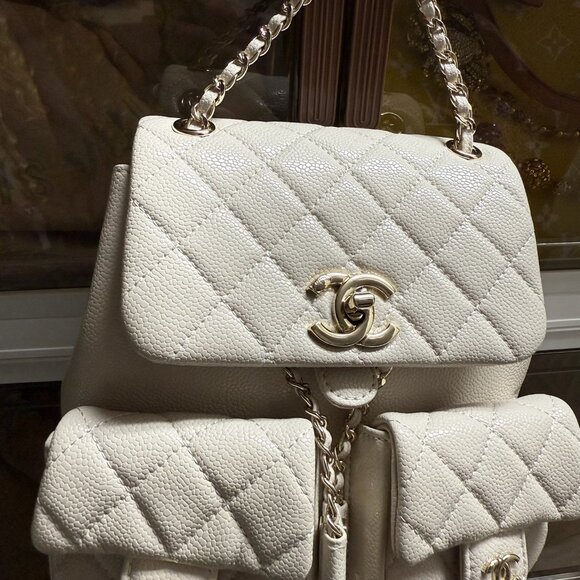 STUNNING FASHON BACKPACK-RARE-BRAND NEW - Picture 2 of 8